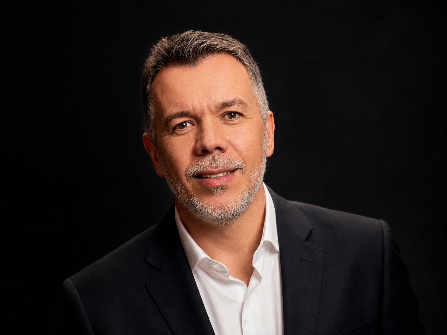 Retrato de Cosme Péres, fundador da Inverso.